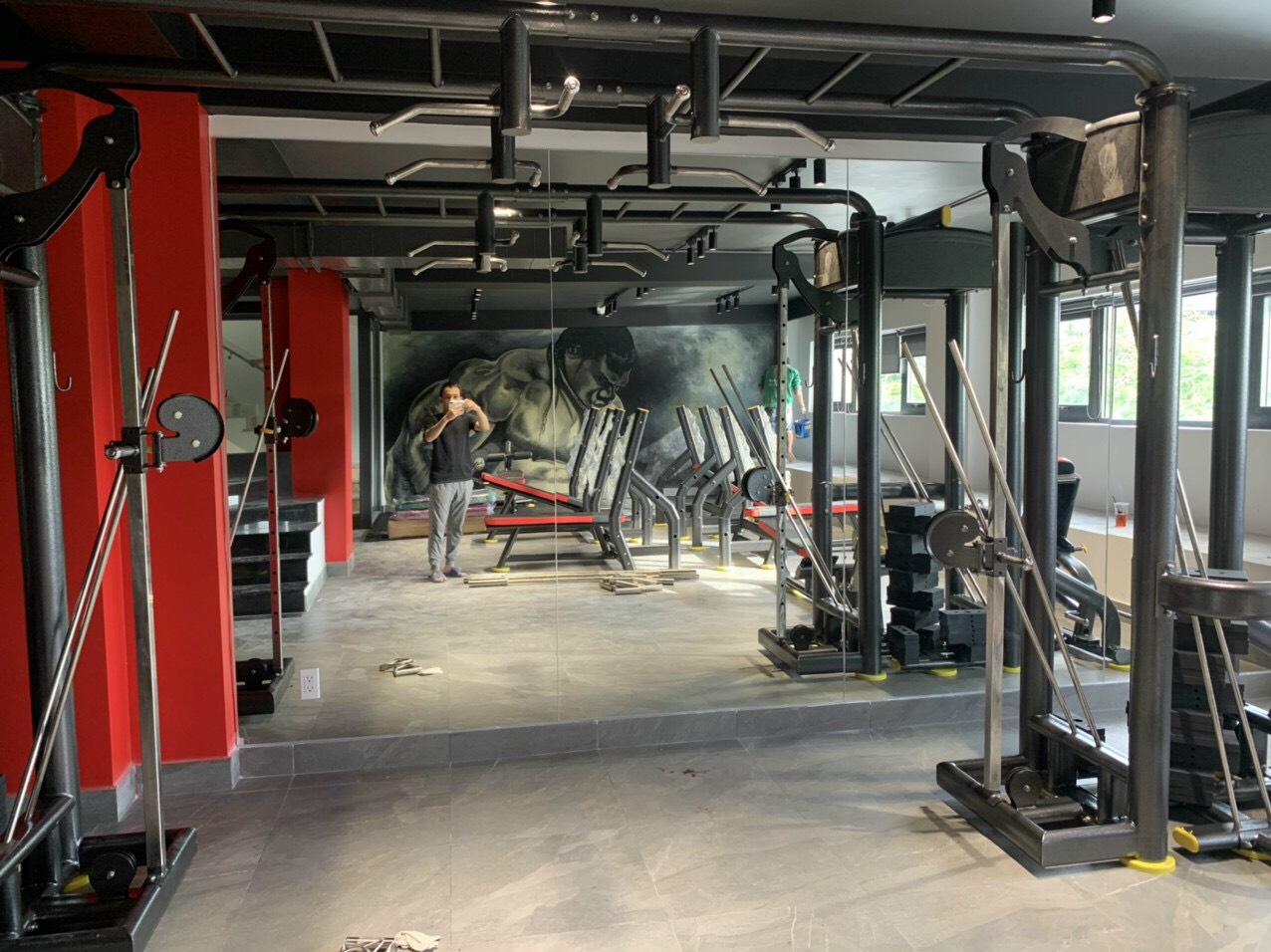 Thi Công Gương Kính Thủy Trang Trí Phòng Tập Gym - Yoga Tại TpHCM 2021