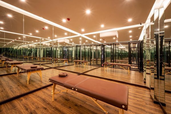 Thi Công Gương Phòng Tập Yoga - Gym Tại TpHCM 2021
